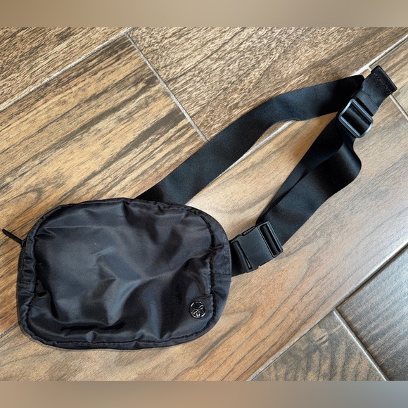 Handbags - Black Sporty Crossbody Bag